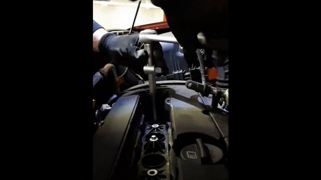 OPEL MOKKA SPARK PLUGS & IGNITION COIL REPLACEMENT, engine 1.6 85KW PETROL смотреть онлайн