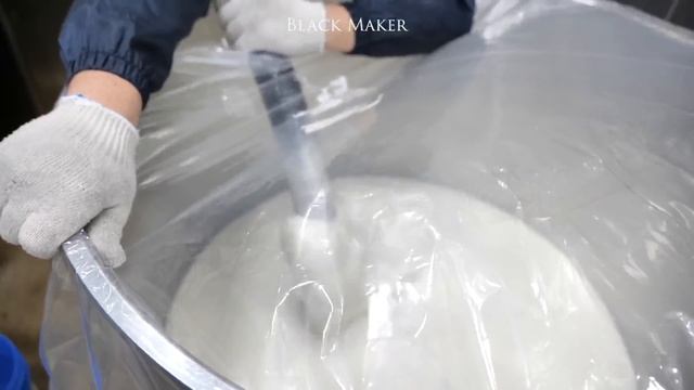 Process Of Making Hairdyes In South Korea. Mass Production Process Of Shampoo