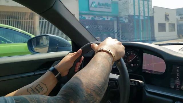 Porsche 911 Carrera S vs Ford Mustang GT смотреть онлайн