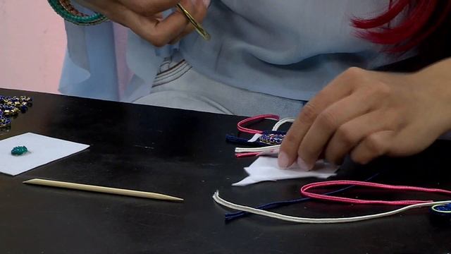 Como Hacer Topitos en Tecnica Soutache- HomeArtTv por Juan Gonzalo Angel смотреть онлайн