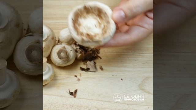 Как чистить шампиньоны?#shorts смотреть онлайн