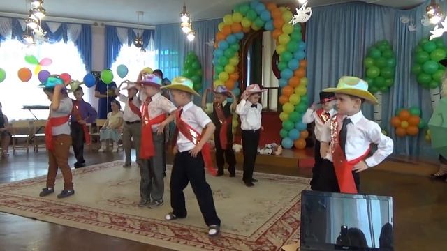 чёрная шляпа танцует смотреть онлайн