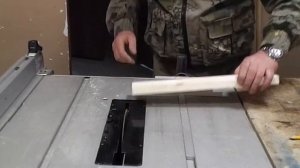маленький табурет из осины и дуба без единого гвоздя