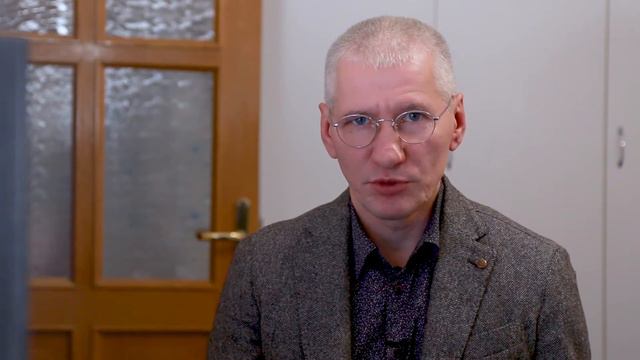 Продавать квартиру можно по-разному, так же, как по-разному, например, выдавать дочку замуж смотреть онлайн