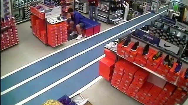 Спортивную обувь стоимостью более 5000 рублей вынесли из спортивного магазина смотреть онлайн