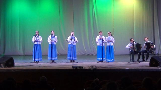 Фольклорный ансамбль Ладушки - Вьюн над водой смотреть онлайн