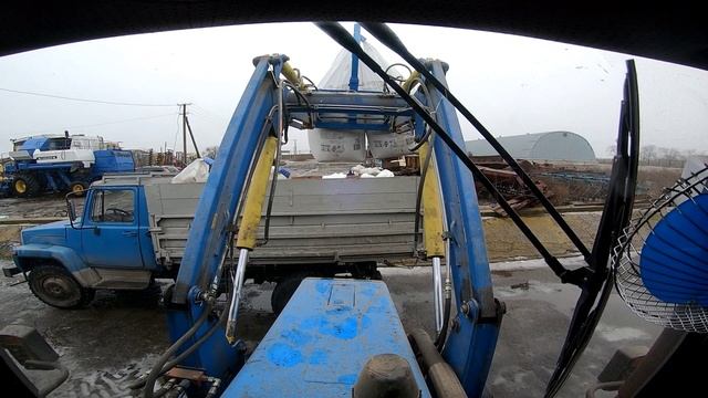 Два бэга на один крючок. Лучший крючок для выгрузки Бэгов. выгрузка Аммофоса МТЗ 892.2 смотреть онлайн