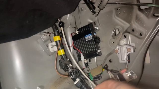 Просверлил крышу. Установка рации в Lexus Ls460 optim apollo, lemm at-73 смотреть онлайн