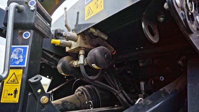Рулонный пресс-подборщик с фиксированной камерой KUHN FB 3130 | Сельскохозяйственная техника смотреть онлайн
