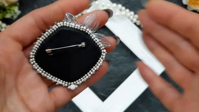 Брошь из бисера и агата 3D. В наличи смотреть онлайн