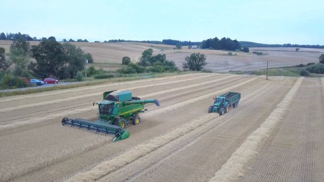 John Deere S690i combining Spring Barley in Perthshire, August 2020 - J Fenton & Sons смотреть онлайн