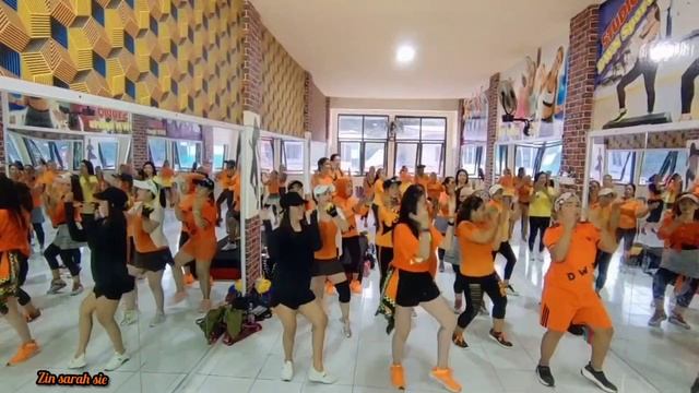 DANGDUT"SELFIE BY VIOLA ARSA/DANGDUT VIRAL/ZUMBA#zinsarahsie STUDIO DWN SPORT смотреть онлайн