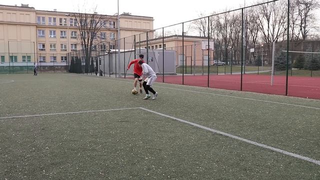 Как ПРАВИЛЬНО ОТБИРАТЬ МЯЧ в футболе | Обучение | Стань хорошим защитником