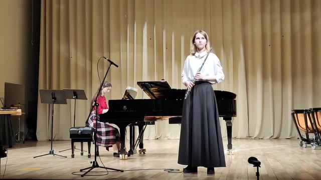 Рейнеке Концерт 2 часть. Капустина Света. Флейта. смотреть онлайн