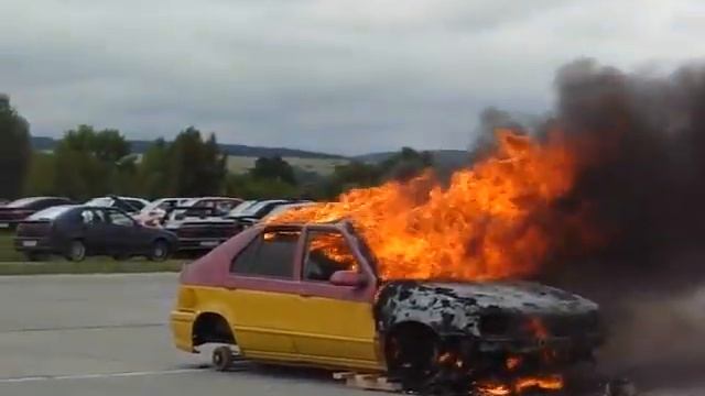 Renault 19 in Fire 2 смотреть онлайн