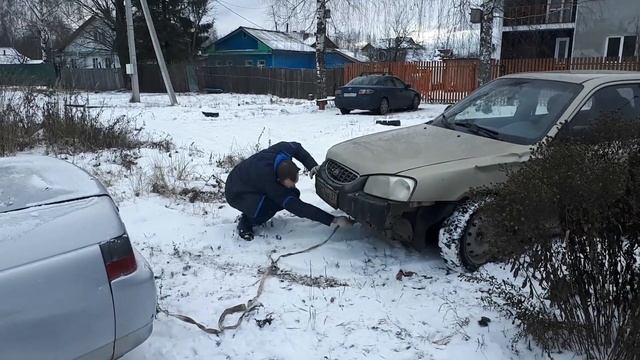 НОВЫЙ СПОСОБ КАК ВЫТАЩИТЬ АВТОмобиль. Маленькая хитрость что сделать если вырвали сзади крюк.
