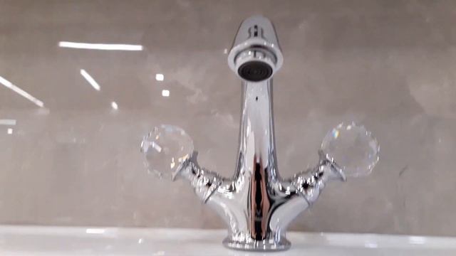Как открывается вода в смесителе с хрустальными ручками Devit смотреть онлайн
