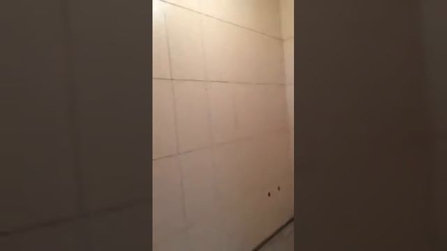 Ремонт в ванной комнате своими руками. Кладка плитки на стены смотреть онлайн