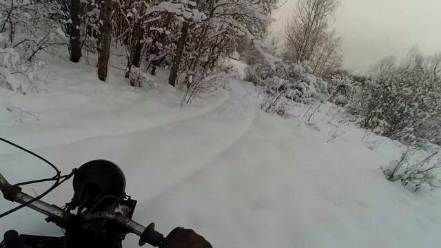 Полноприводный мотоцикл с двигателем от бензопилы по снежной целине. смотреть онлайн