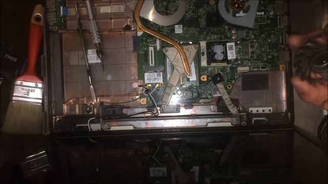 DELL INSPIRION N5040/How to dismantle/Dust cleaning/Cooler repair смотреть онлайн