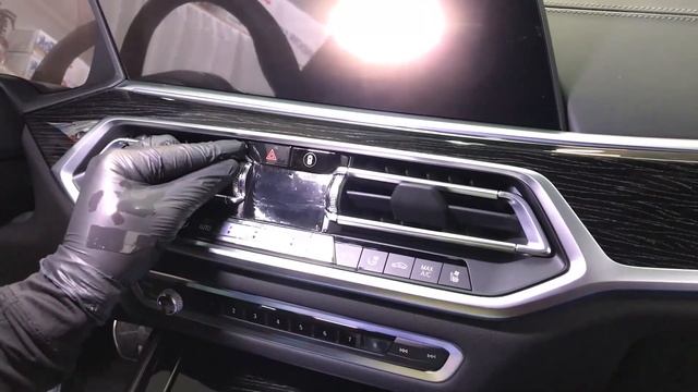 Инструкция по нанесению защитной плёнки на элементы салона BMW Х7 (2019) смотреть онлайн