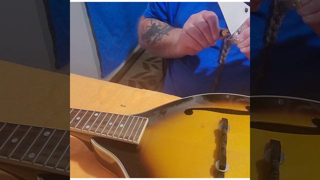 Rover Mandolin! "It Barks, and It Bites! Cleaning Part 1..(See description) смотреть онлайн