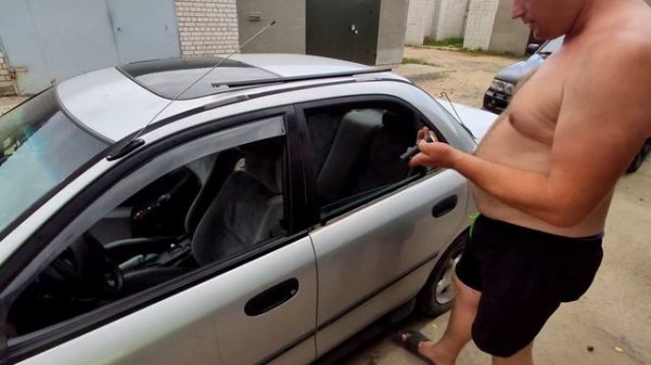 Вскрытие двери Mitsubishi Karisma