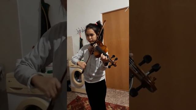 Выполняем домашние задание🤔😁 3 класс по скрипке.... смотреть онлайн