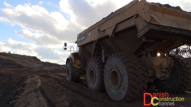 Cat D6T LGP Dozer Pushing Volvo A40F ADT Loads