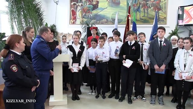 Школьникам Кизляра вручили первый документ — паспорт гражданина Российской Федерации смотреть онлайн