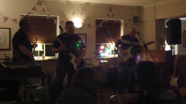 Steve Bradford (feat. most of MADA Men) смотреть онлайн