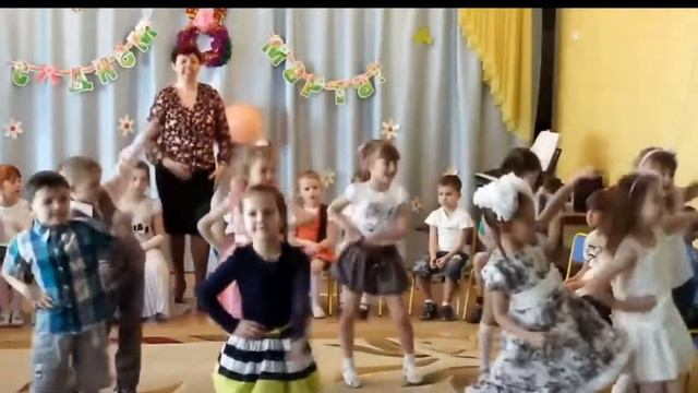 Весенний танец в детском саду смотреть онлайн