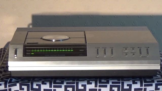 My Philips CD100, the first European built CD player released in the UK and still working well. смотреть онлайн
