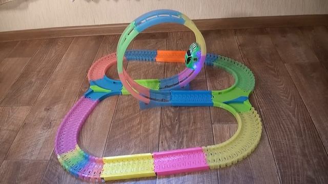 Светящийся трек Magic Tracks с Мертвой Петлей. Гибкая гоночная трасса. Обзор конструктора смотреть онлайн