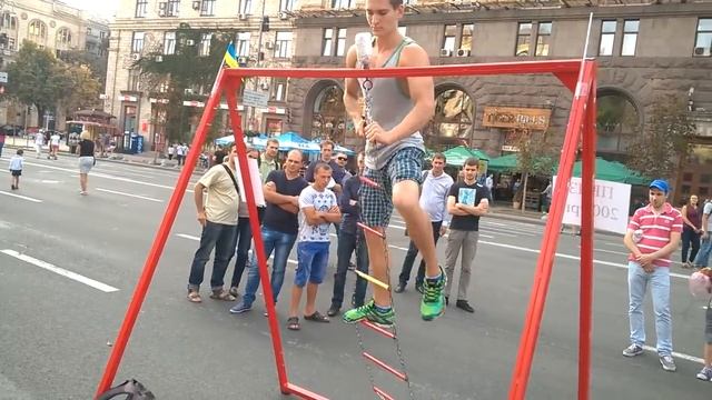 Уделал лохотронщиков атракциона "Пьяной лестницы"!! смотреть онлайн