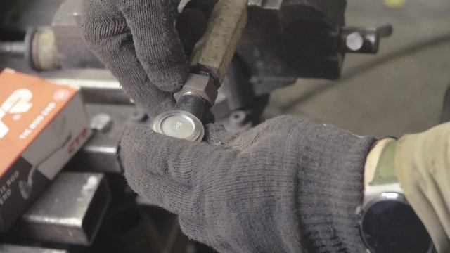 #zukiup #suzukijimny Замена рулевых наконечников на межколесной тяге самостоятельно