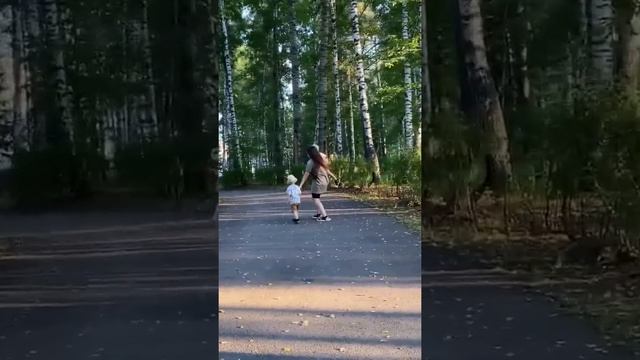 Как гулять с погодками? Joovy Caboose Ultralight смотреть онлайн