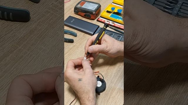 Hilti замена вентилятора в зарядном устройстве 22В смотреть онлайн