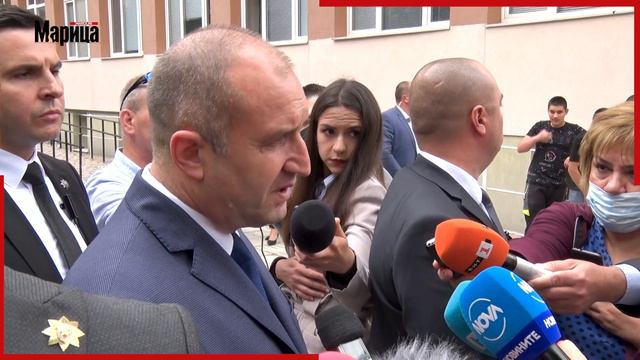 Румен Радев на посещение в ПГХТТ Пловдив смотреть онлайн
