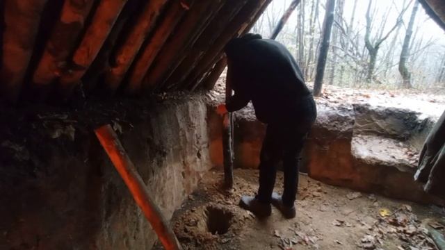 Землянка в Лесу своими Руками Часть 4 - ДОМ ПОД землёй из ПОДРУЧНЫХ МАТЕРИАЛОВ смотреть онлайн