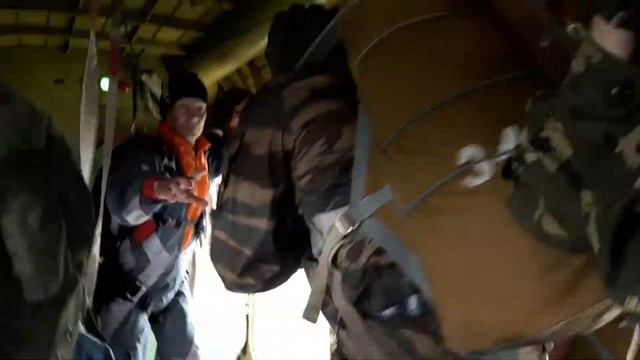 Прыжок с парашютом с предельно малой высоты смотреть онлайн