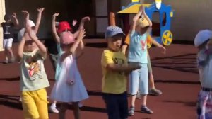 Муха справа, муха слева