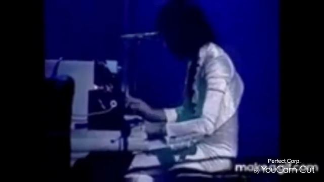 Frisky Freddie's piano skills on Friday. смотреть онлайн