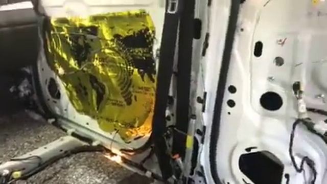 Шумопоглотитель (звукопоглотитель) - это вид материалов, которые поглощают звуковые волны в авто смотреть онлайн