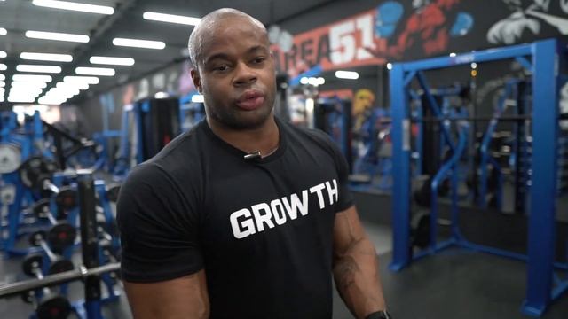 Treino de peito em casa só com halter e banco смотреть онлайн