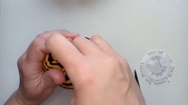 Tiger cub from socks. Master class toys from socks. смотреть онлайн