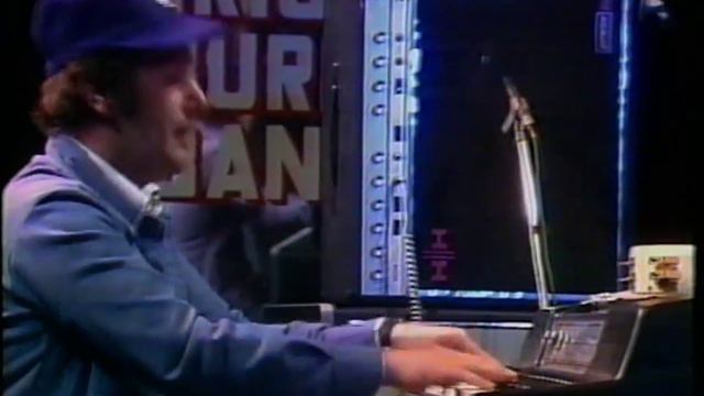 Eric Burdon - We Gotta Get Out Of This Place (Live, 1976) ♫♥ смотреть онлайн