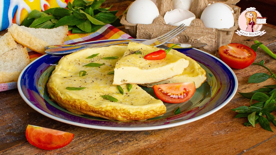 ПЫШНЫЙ ОМЛЕТ на сковороде: как его ПРИГОТОВИТЬ смотреть онлайн