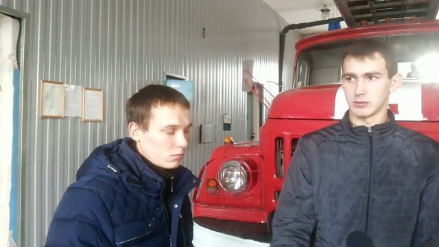 Парни спасли человека из огня в Бердске смотреть онлайн