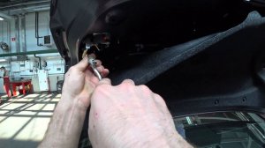 Camry 50. Замена лампы габарита в крышке багажника.